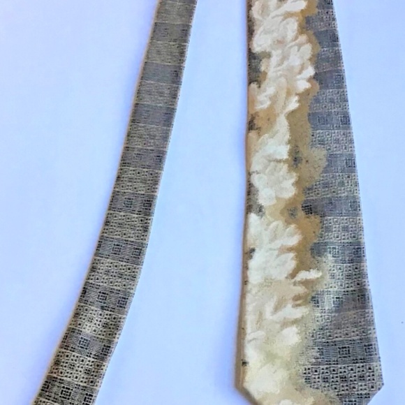Valentino beige colours, nice pattern Silk tie Made in Italy 🇮🇹 NWOT - Picture 2 of 4